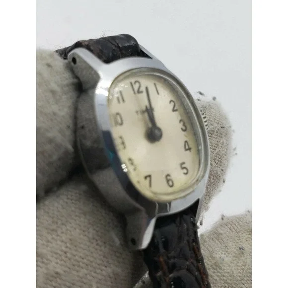 Timex | Accessories | Vintage Womens Timex Does Not Run  display picture 3